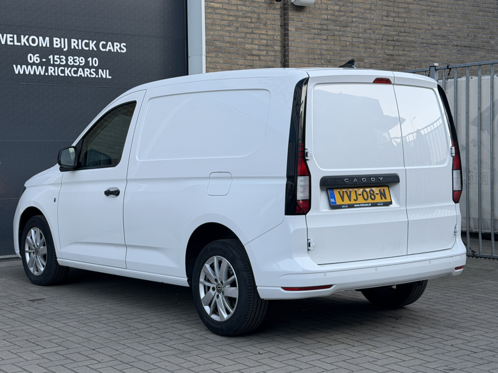 Foto van Volkswagen Caddy Modified Partition Wall