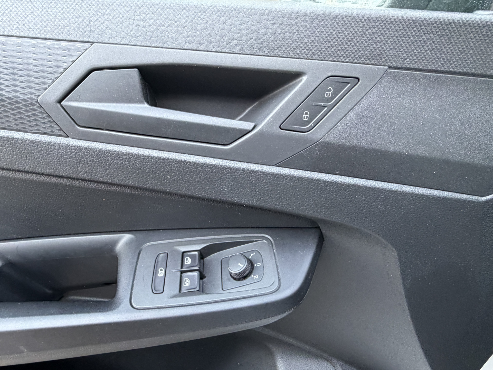 Foto van Volkswagen Caddy Modified Partition Wall
