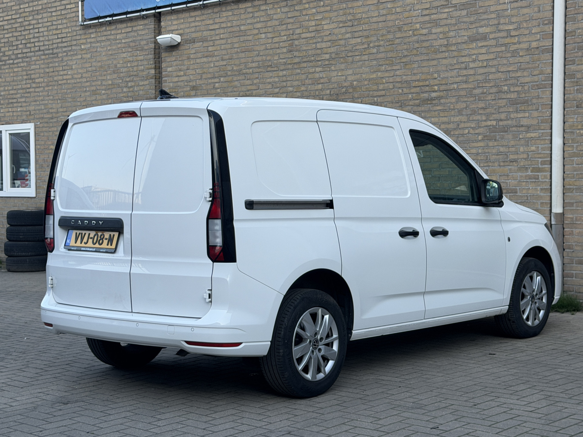 Foto van Volkswagen Caddy Modified Partition Wall