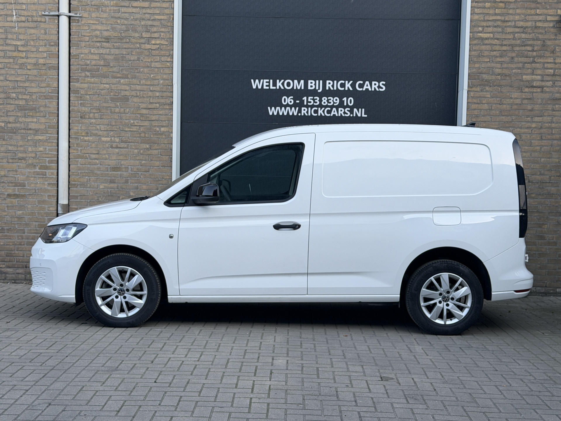 Foto van Volkswagen Caddy Modified Partition Wall