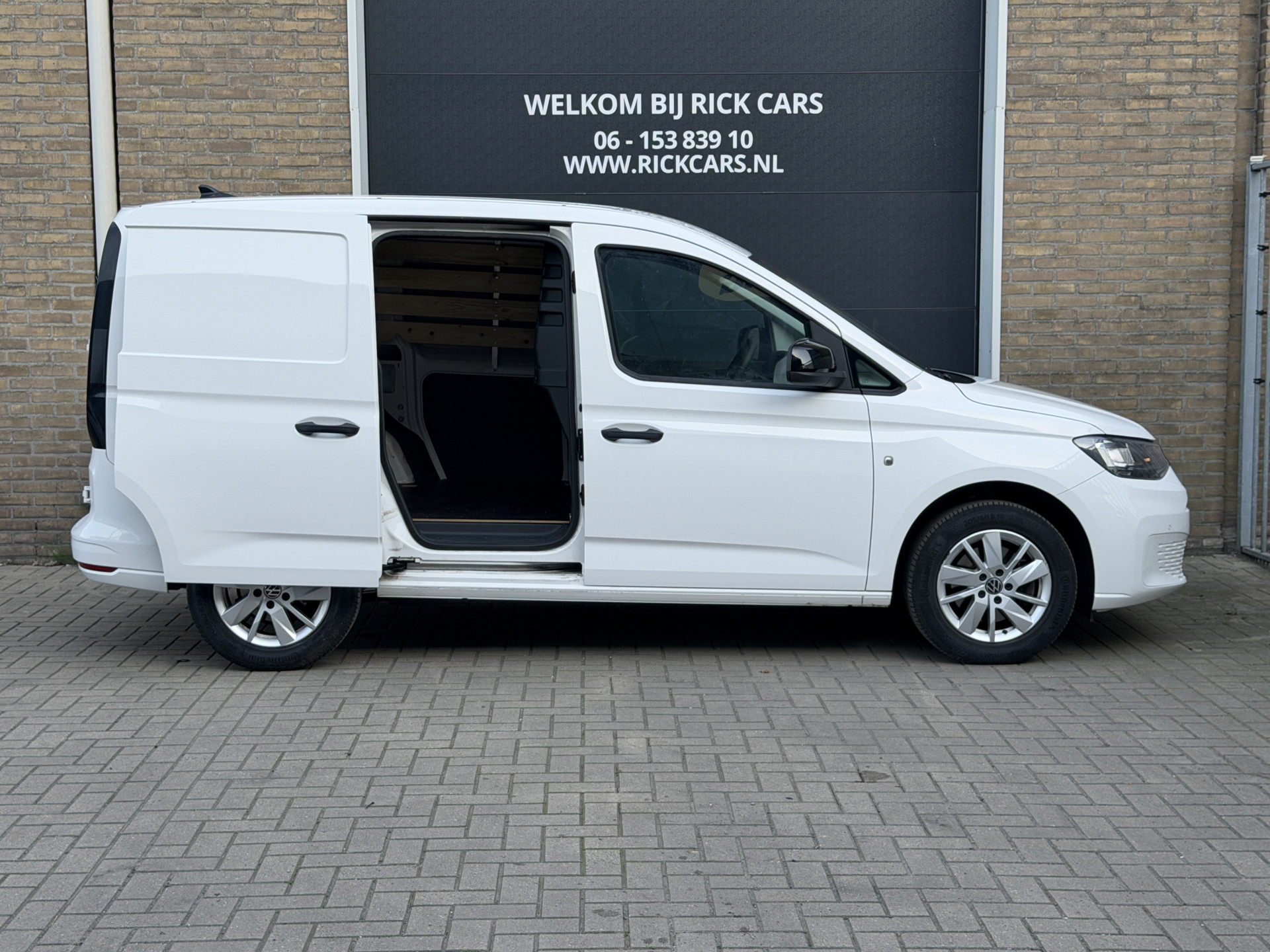 Foto van Volkswagen Caddy Modified Partition Wall