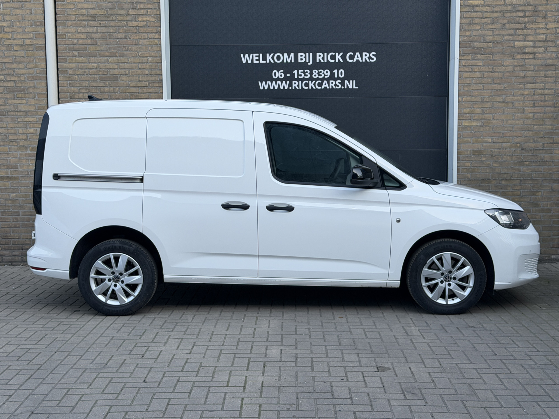 Foto van Volkswagen Caddy Modified Partition Wall