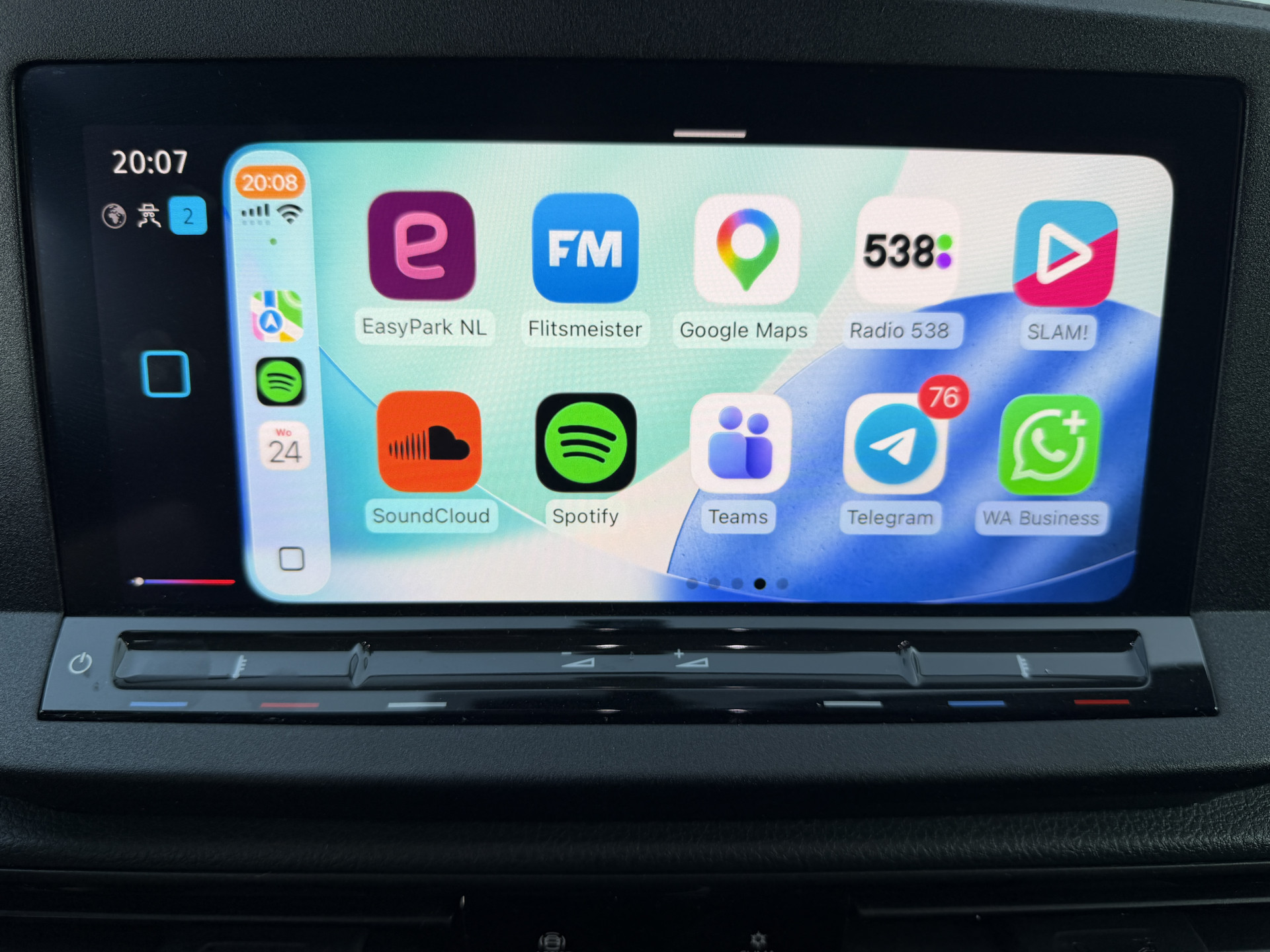 Foto van Volkswagen Caddy Modified Partition Wall