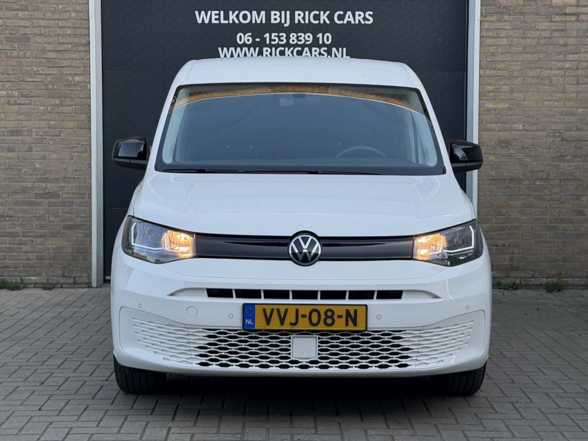 Foto van Volkswagen Caddy Modified Partition Wall