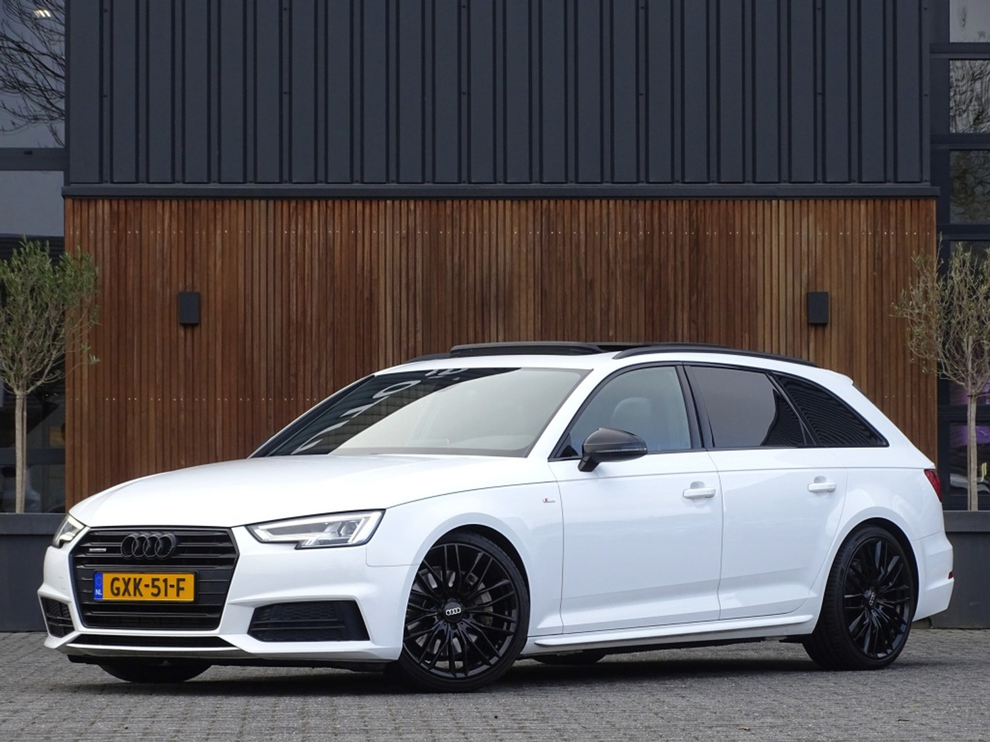 Audi A4 Avant 2.0 TFSI 252 pk Quattro / ProLine / S-Edition / panoramadak / LE 2017 - voorkant