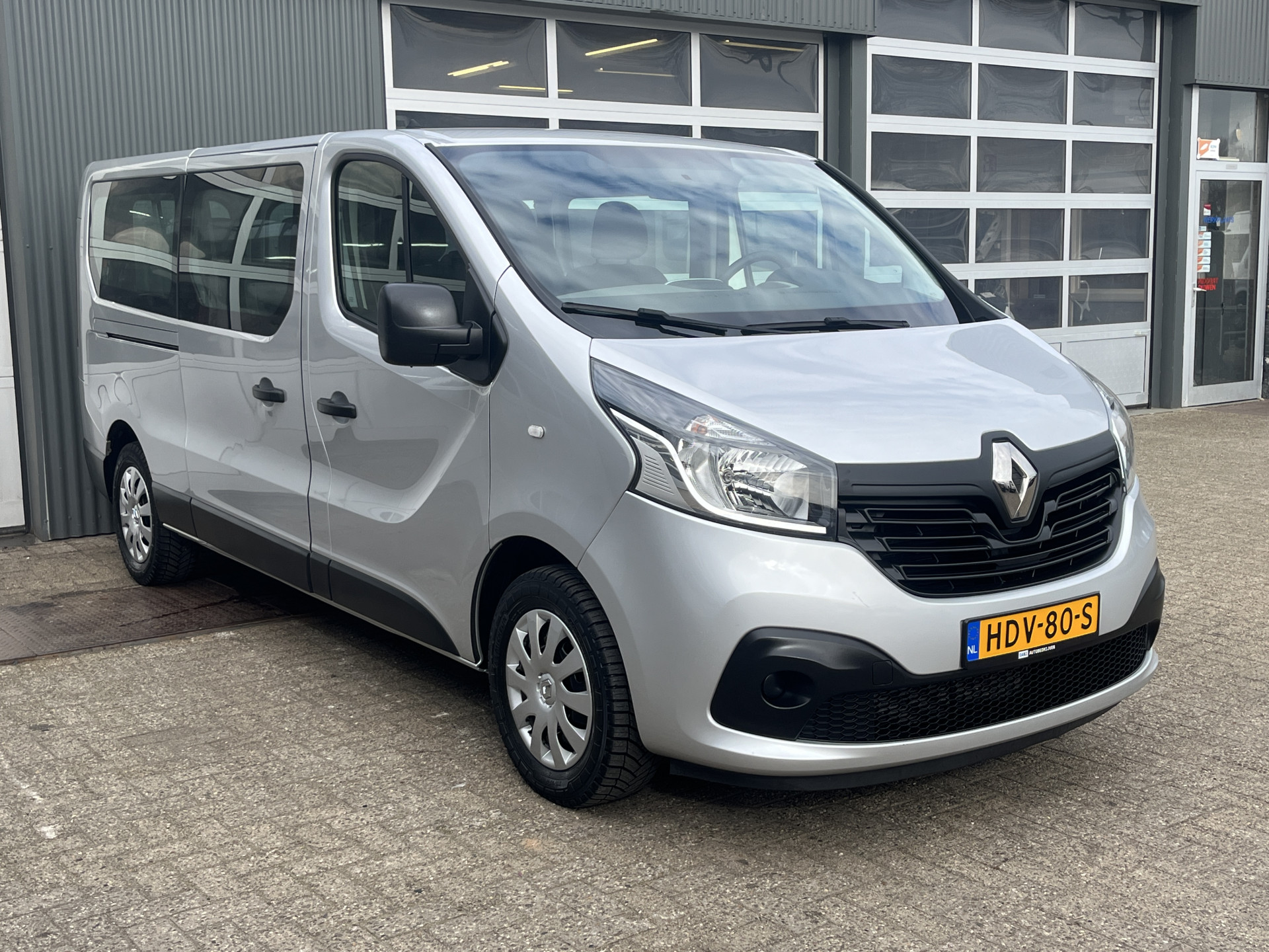 Renault Trafic Passenger 1.6 dCi Grand Zen Energy 2019 - voorkant