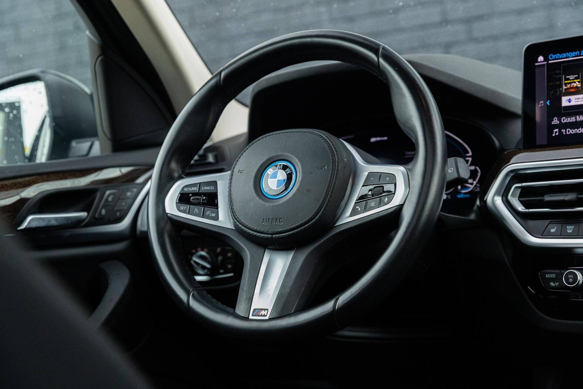 Foto van BMW X3 Xdrive30e