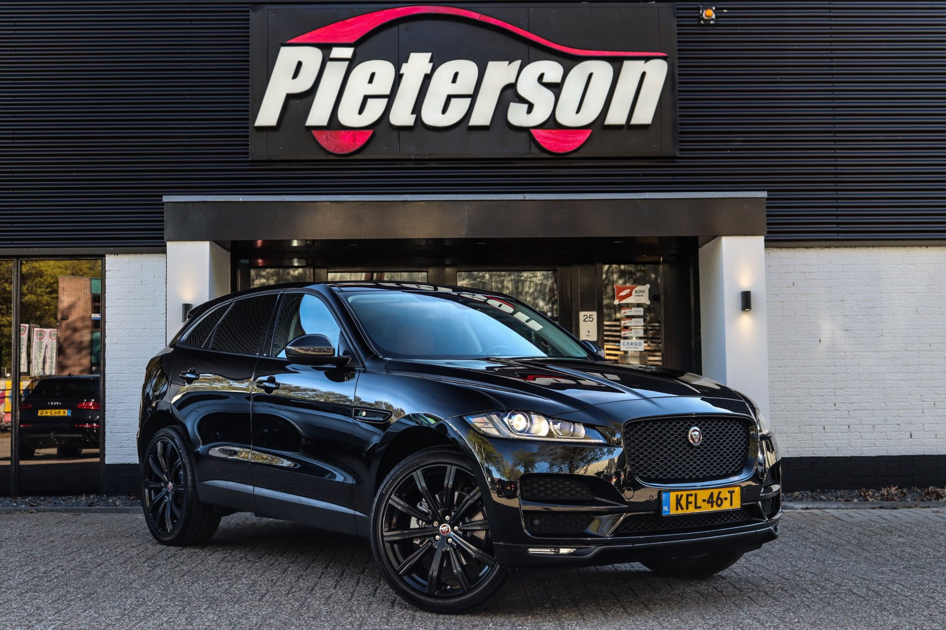 Jaguar Jaguar F-pace 3.0 S/C Portfolio AWD MERIDIAN PANO DEALER OH 2016 - voorkant
