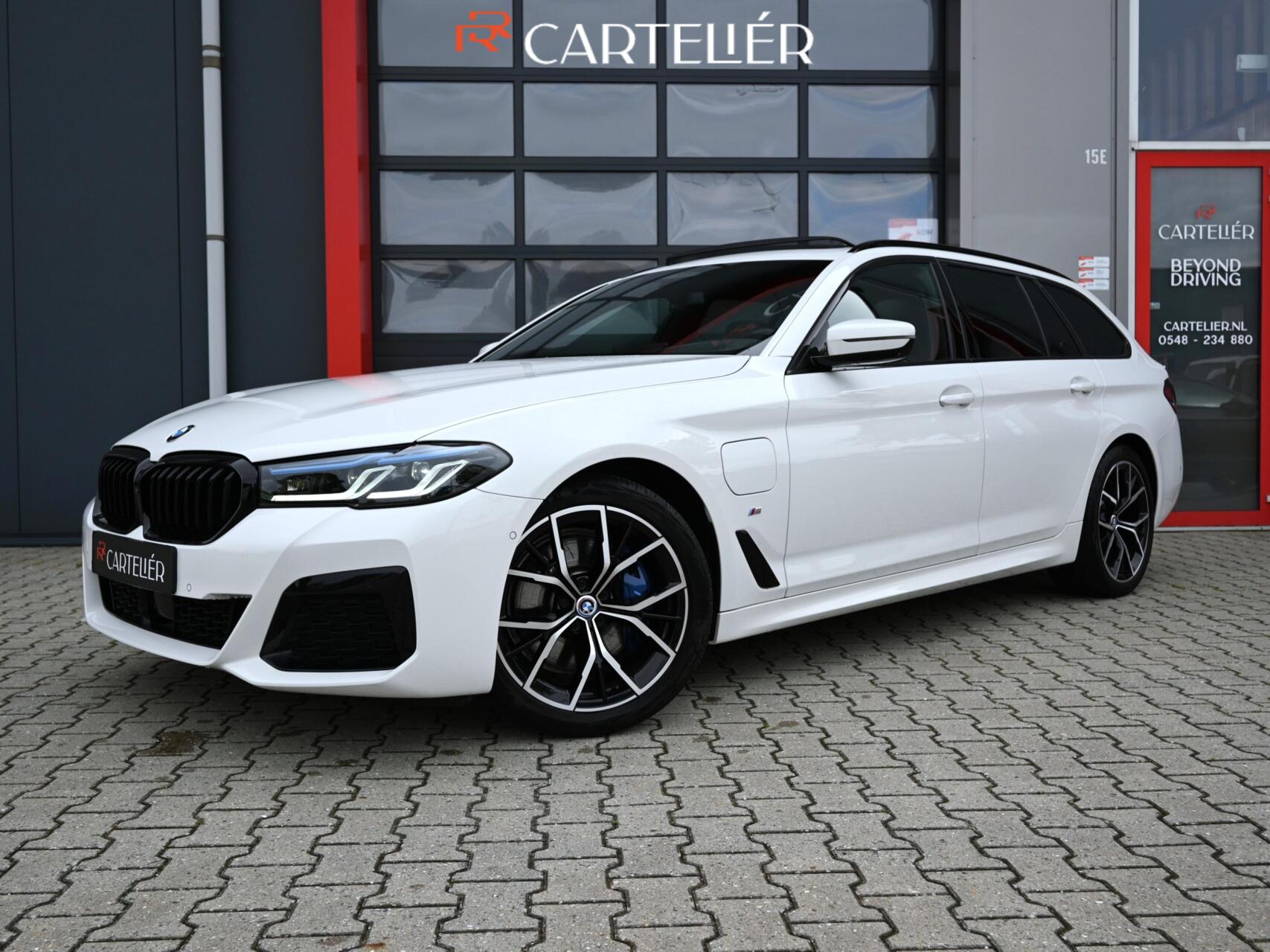 BMW 5-serie Touring 530e M-Sport xDrive High Executive | M Seats | Pano | 360 | H&K | Leder | Carplay | Memory | Laser  LED | Ambient+ | Keyless | Head-Up | Trekhaak | ACC | Lane Assist | Active Steering 2020 - voorkant
