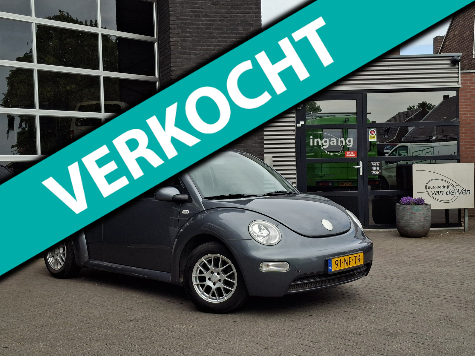 Volkswagen New Beetle 1.6 2003 - voorkant