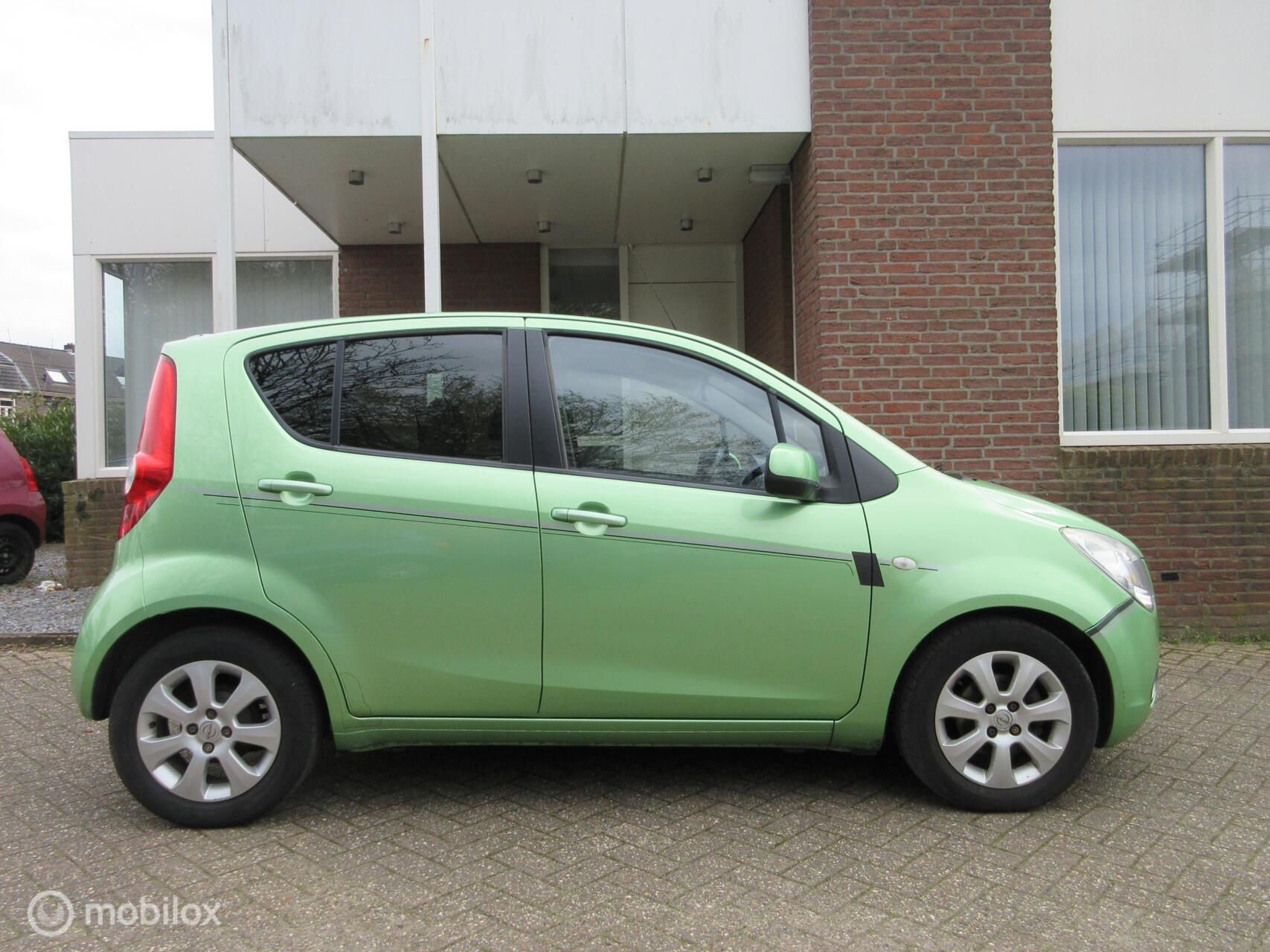 Foto van Opel Agila