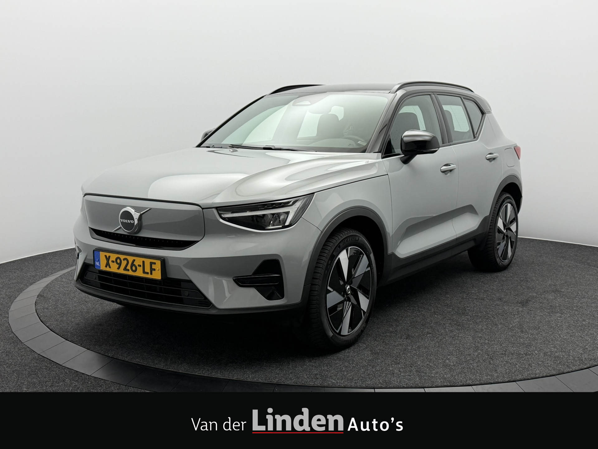 Volvo XC40 Single Motor Core 69 kWh | Trekhaak | Warmtepomp | Camera | Navigatie | Stoel/Stuurverwarming 2023 - voorkant