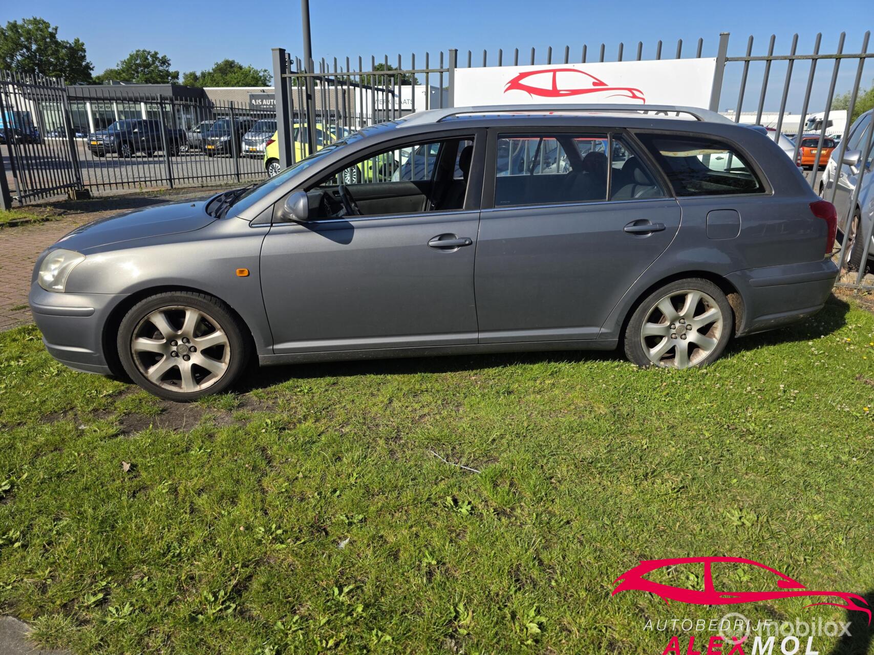 Toyota Toyota Avensis 2.0 VVTi Executive 2004 - voorkant