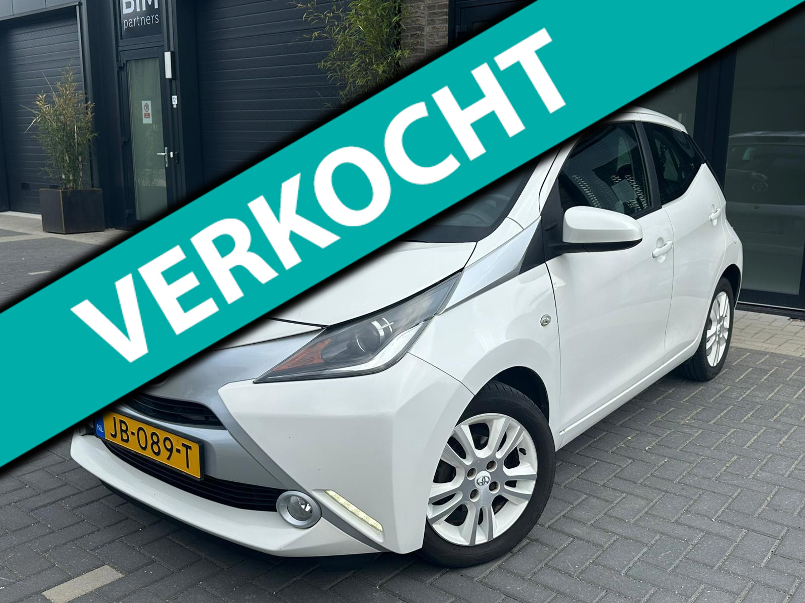 Toyota Toyota Aygo 1.0 VVT-i x-clusiv- Automaat- achteruitcamera 2016 - voorkant