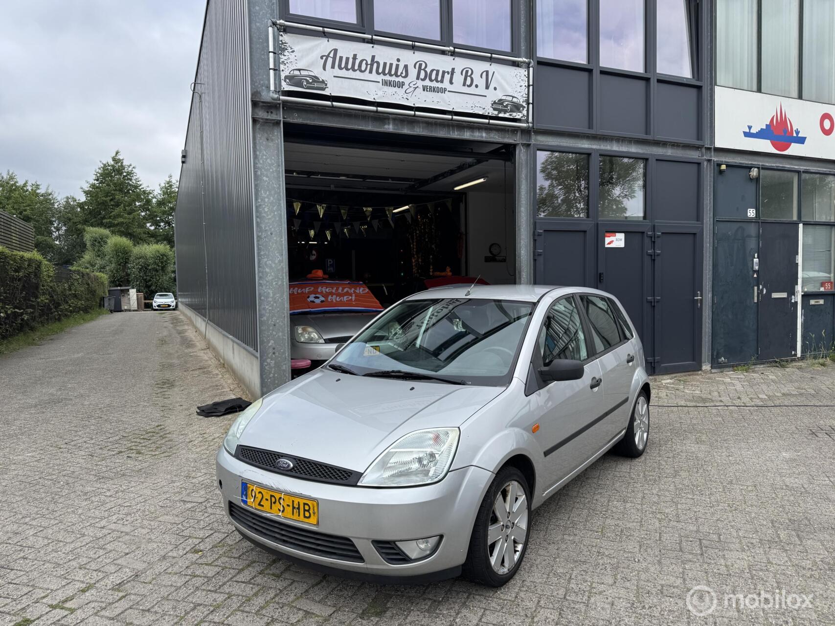 Ford Fiesta 1.4-16V Futura 2004 - voorkant