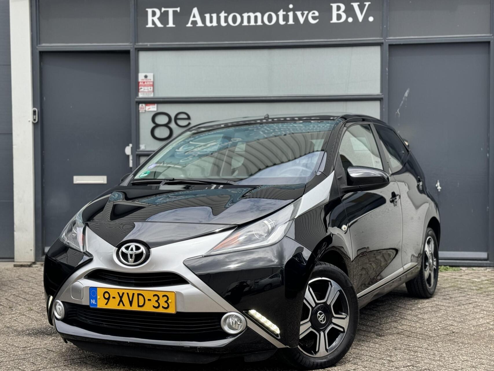 Toyota Toyota Aygo 1.0 VVT-i x-clusiv Keyless / Dealer OH Automaat 2015 - voorkant