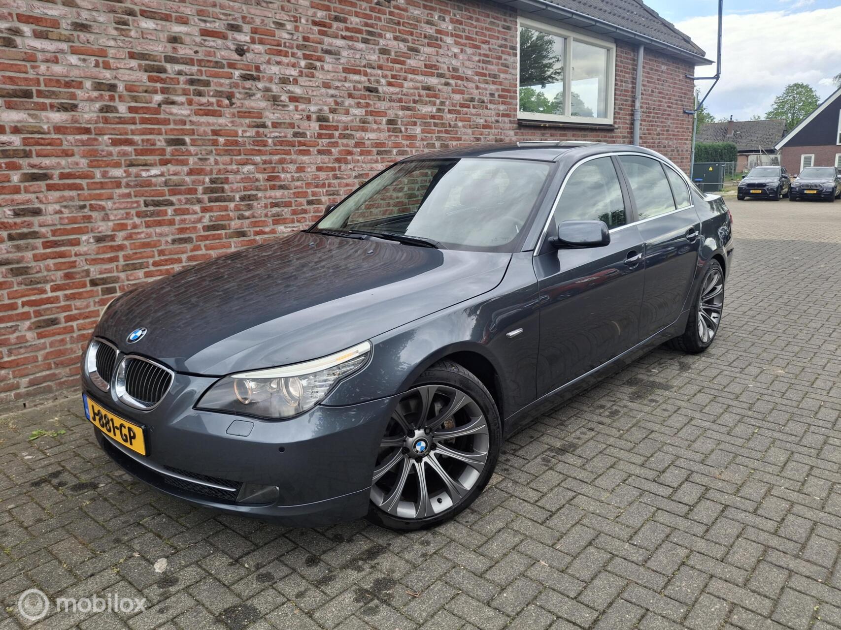 BMW 5er Reihe 523i Business Line 2008 - voorkant