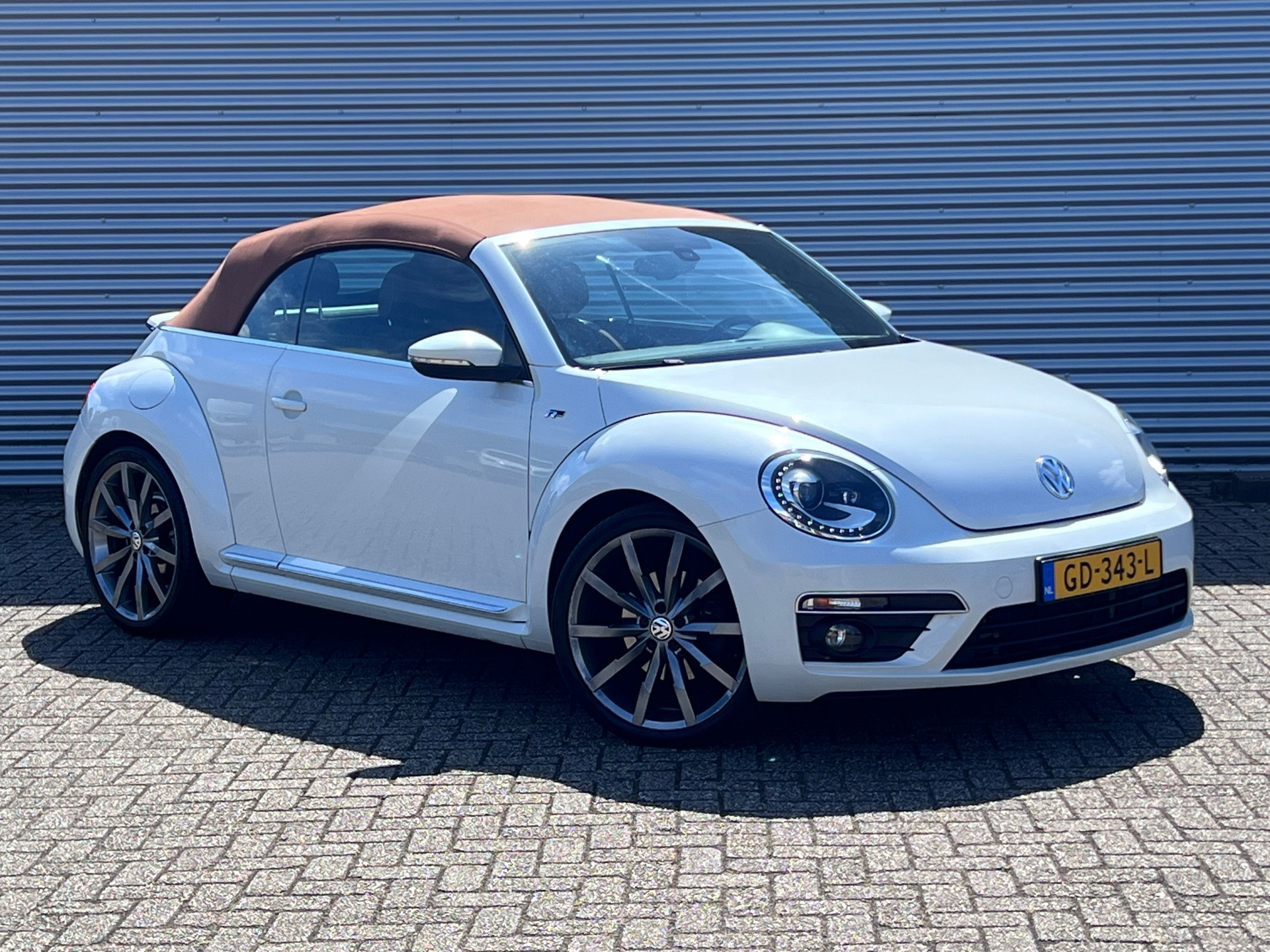 Volkswagen Beetle 1.4 TSI R LINE | LEER | XENON | LED | NAP | AUTOMAAT | NAVI | VOLLE UITVOERING 2015 - voorkant