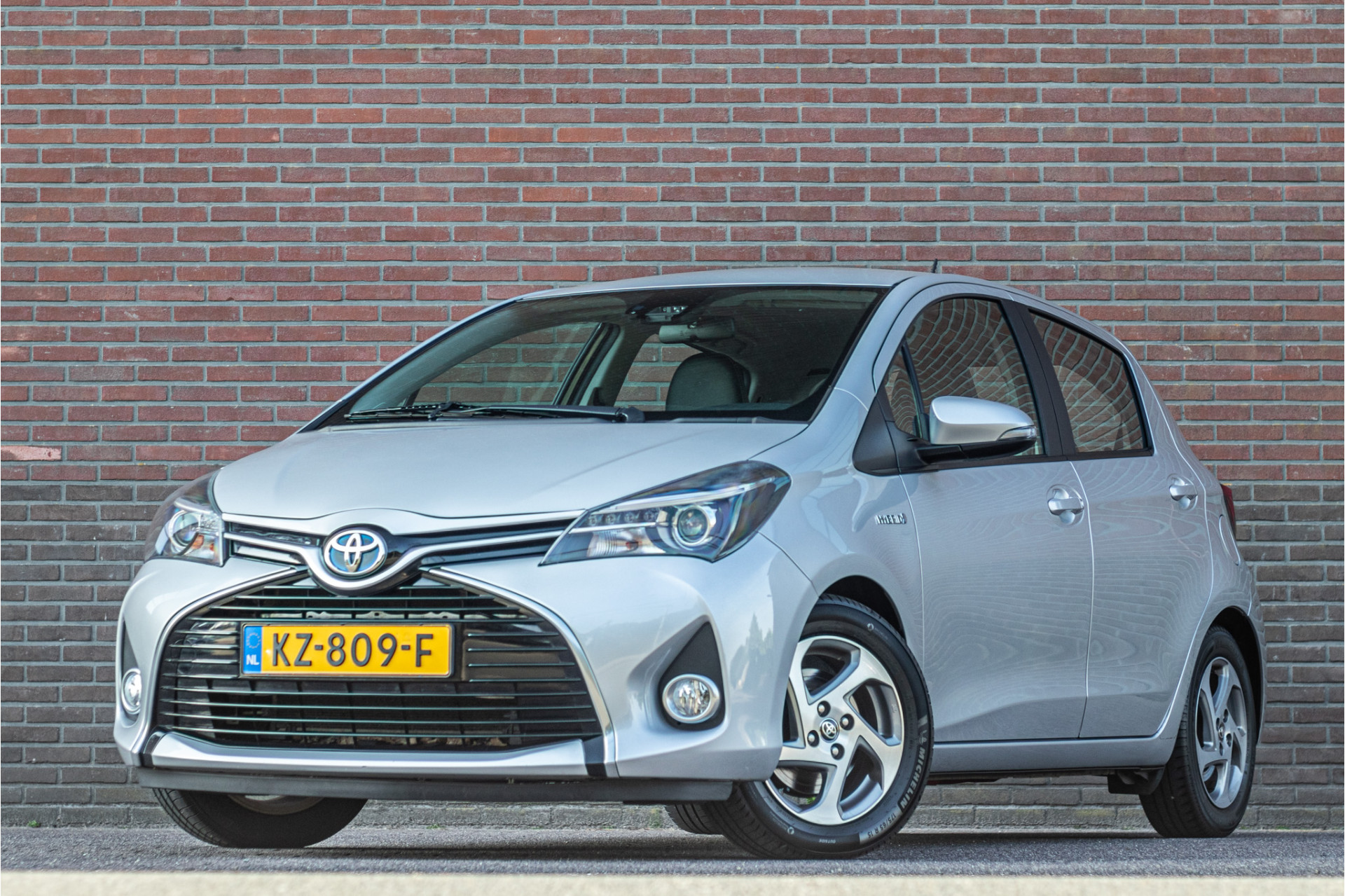 Toyota Toyota Yaris Hybrid 1.5 Hybrid Trend, 2e eigenaar, Leder, Trekhaak, Camera, Navigatie, Climate control, Bluetooth. 2016 - voorkant