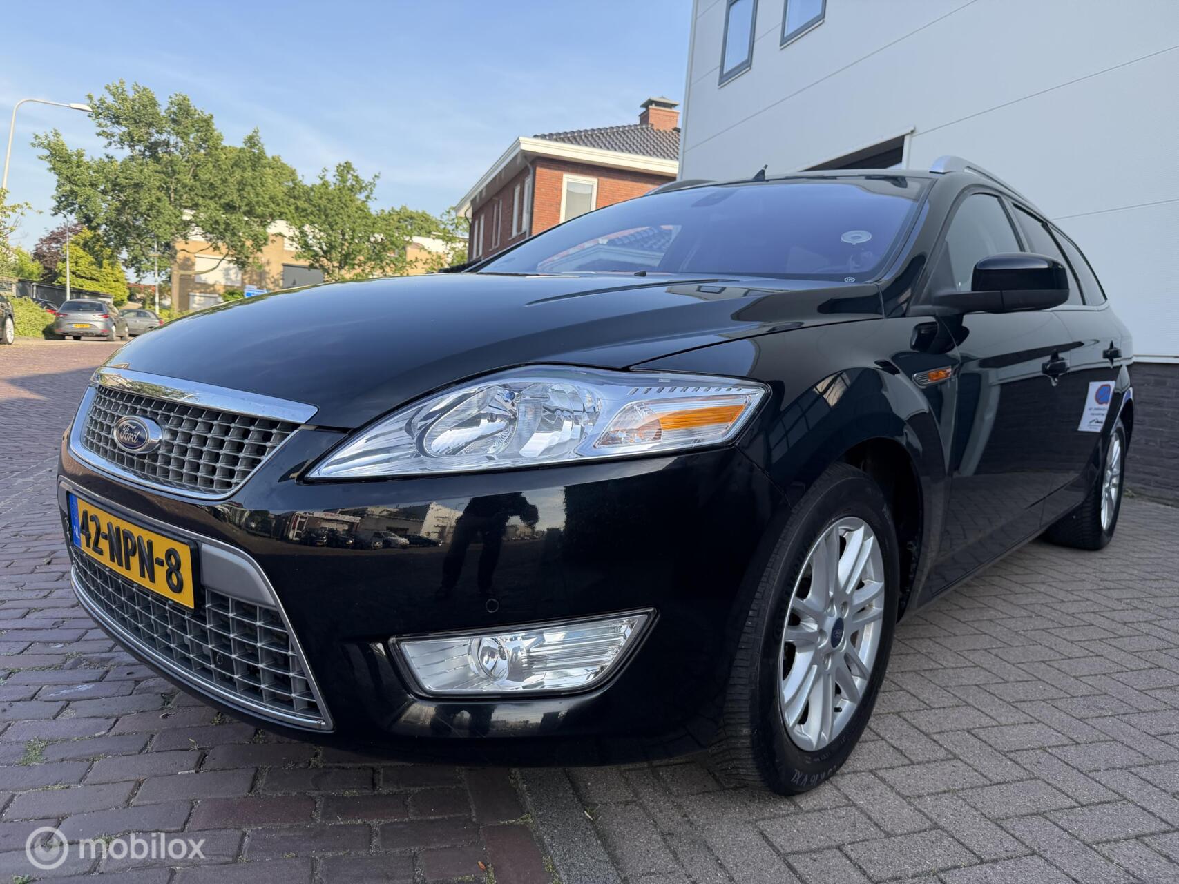 Ford Mondeo 2.0 SCTi Ghia AUTOMAAT/NAVI/TREKHAAK 2010 - voorkant