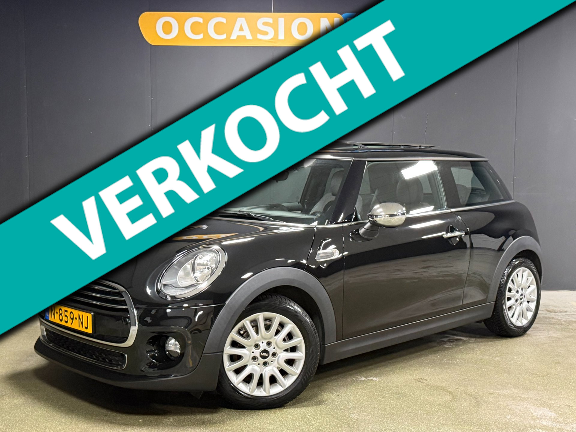 Mini Cooper 1.5 Cooper Chili Serious Business|PANO|SFEER|LEDER/STOF|CRUISE|NAVI|BLUETOOTH|16INCH| 2015 - voorkant