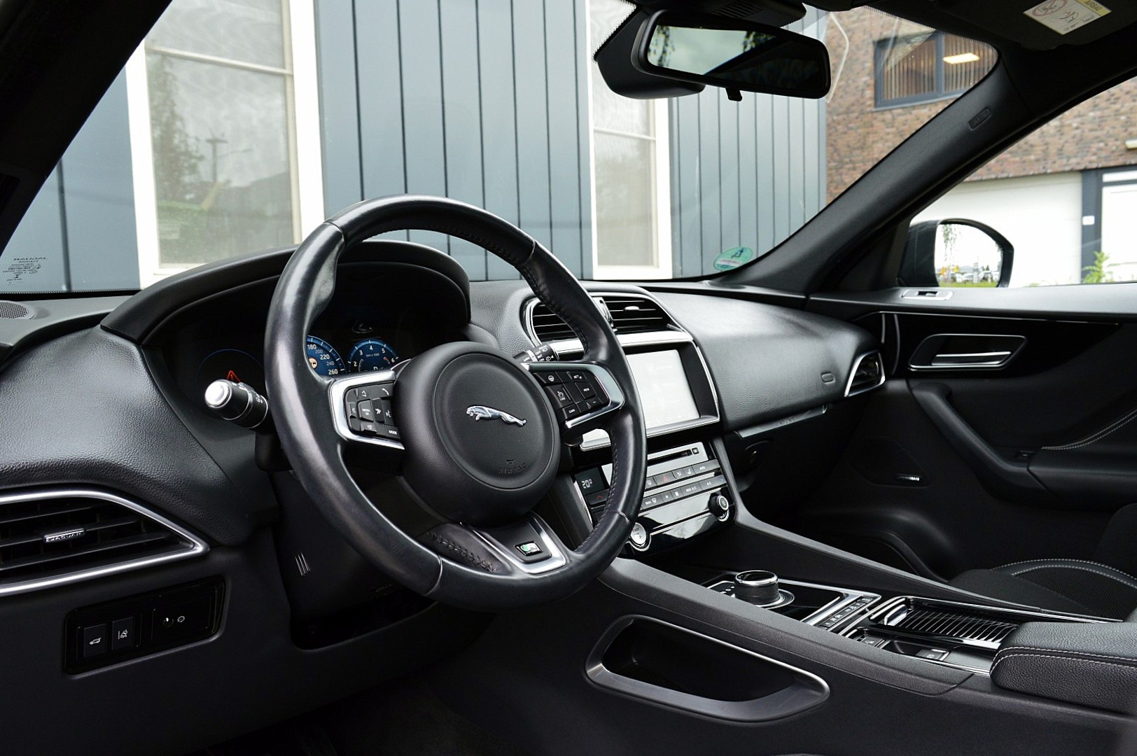 Foto van Jaguar Jaguar F-pace