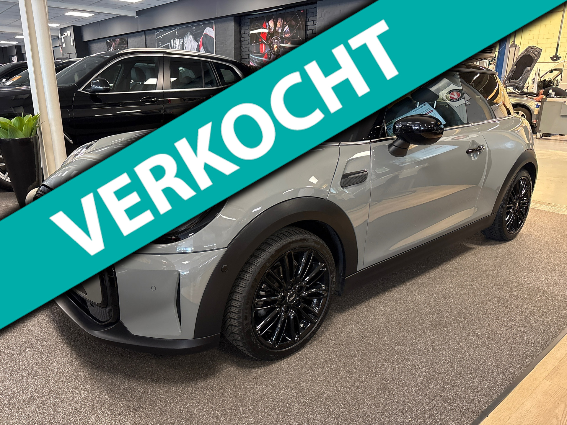 Mini Cooper 1.5 Cooper John Cooper Works/navi/camera/stoelverw/headup/leer 2022 - voorkant