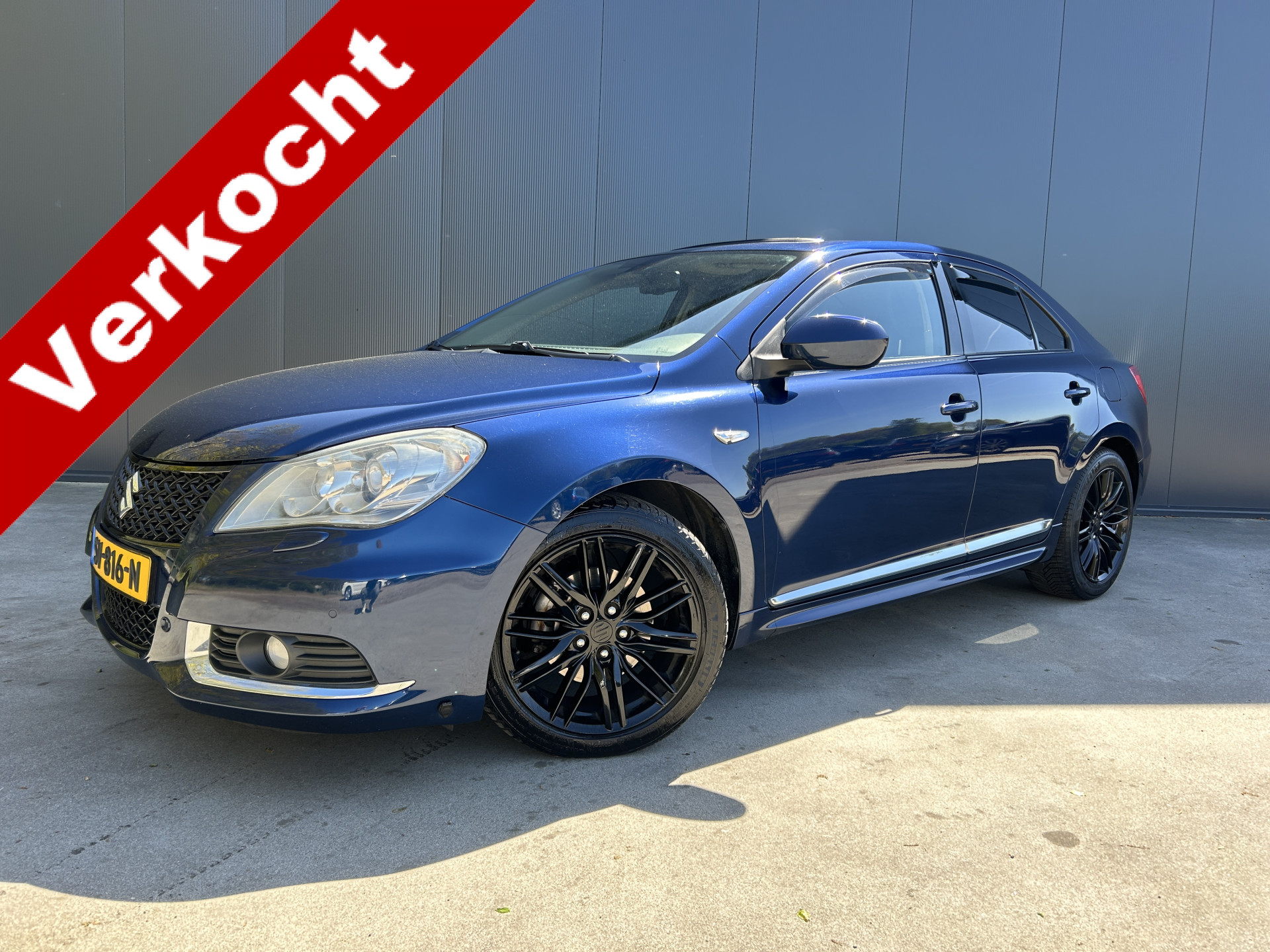 Suzuki Kizashi 2.4 AUTOMAAT AWD Sport OPEN DAK LEER MEMORY STOEL CAMERA NAVI CRUISE ECC LMV 2011 - voorkant