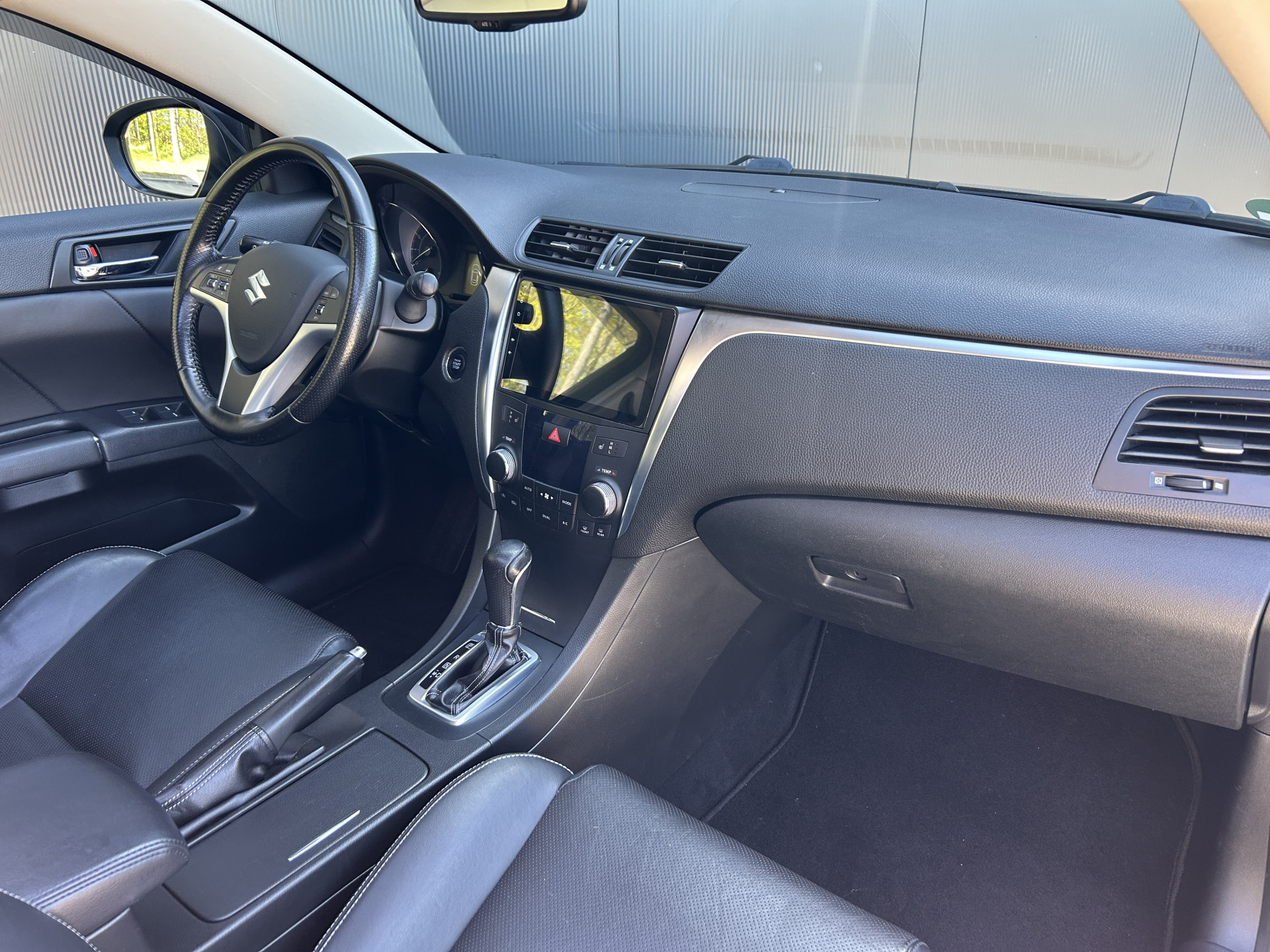 Foto van Suzuki Kizashi