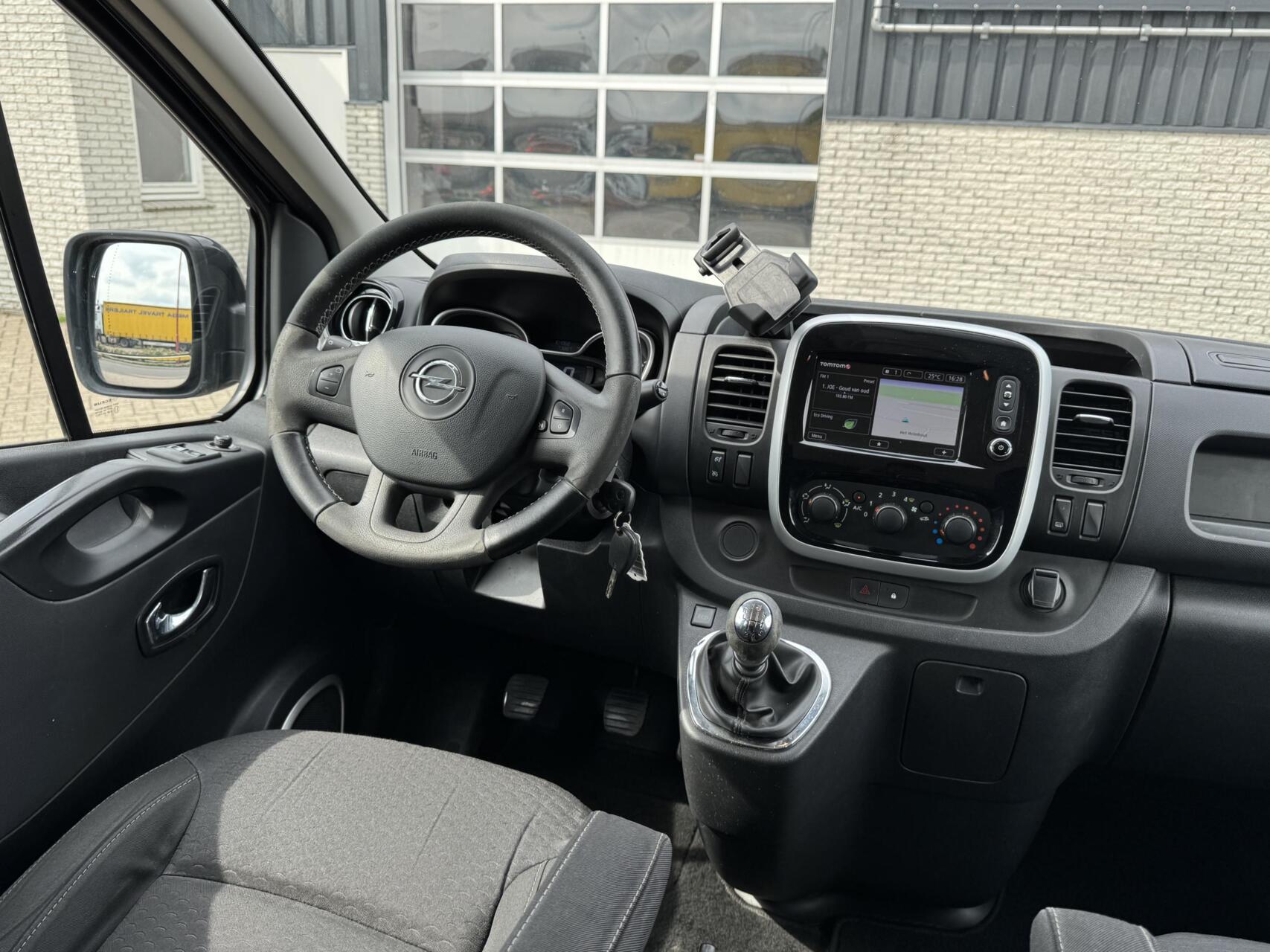 Foto van Opel Vivaro-b