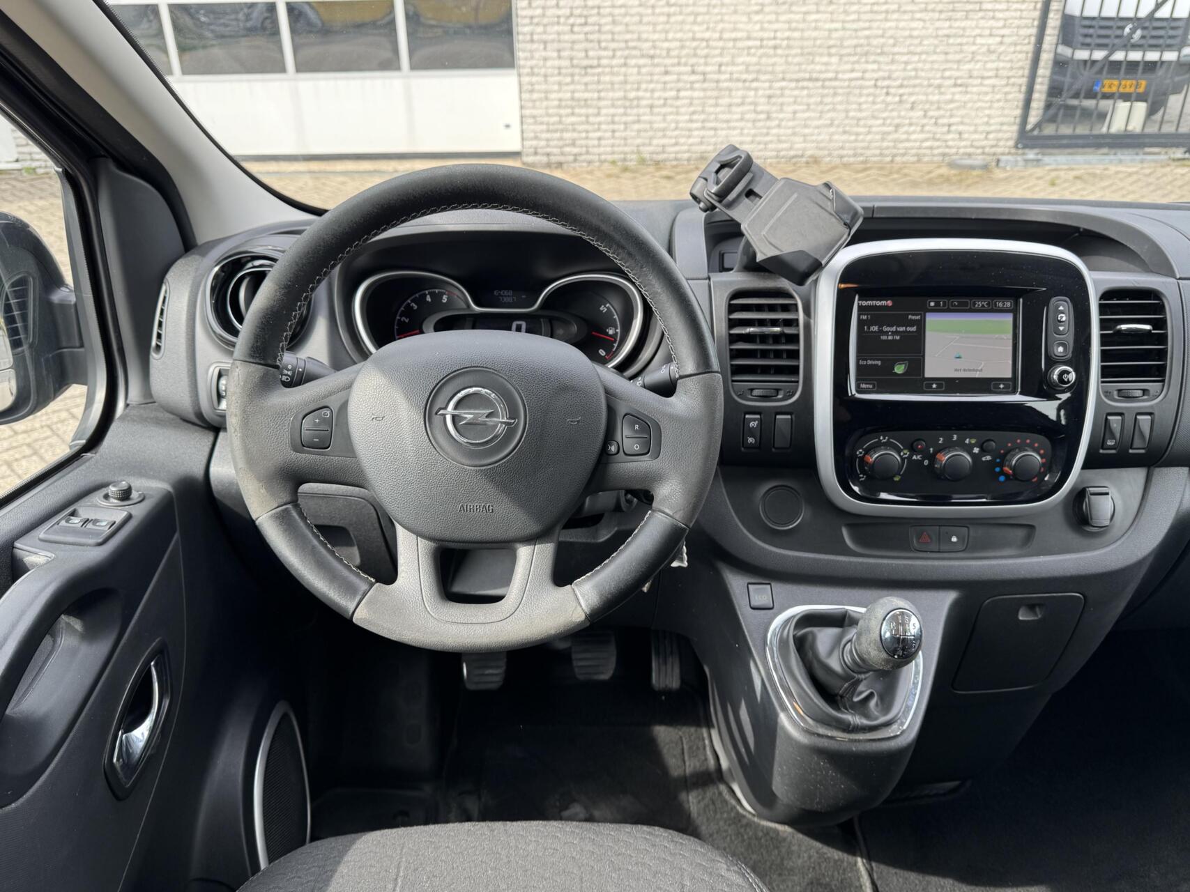 Foto van Opel Vivaro-b