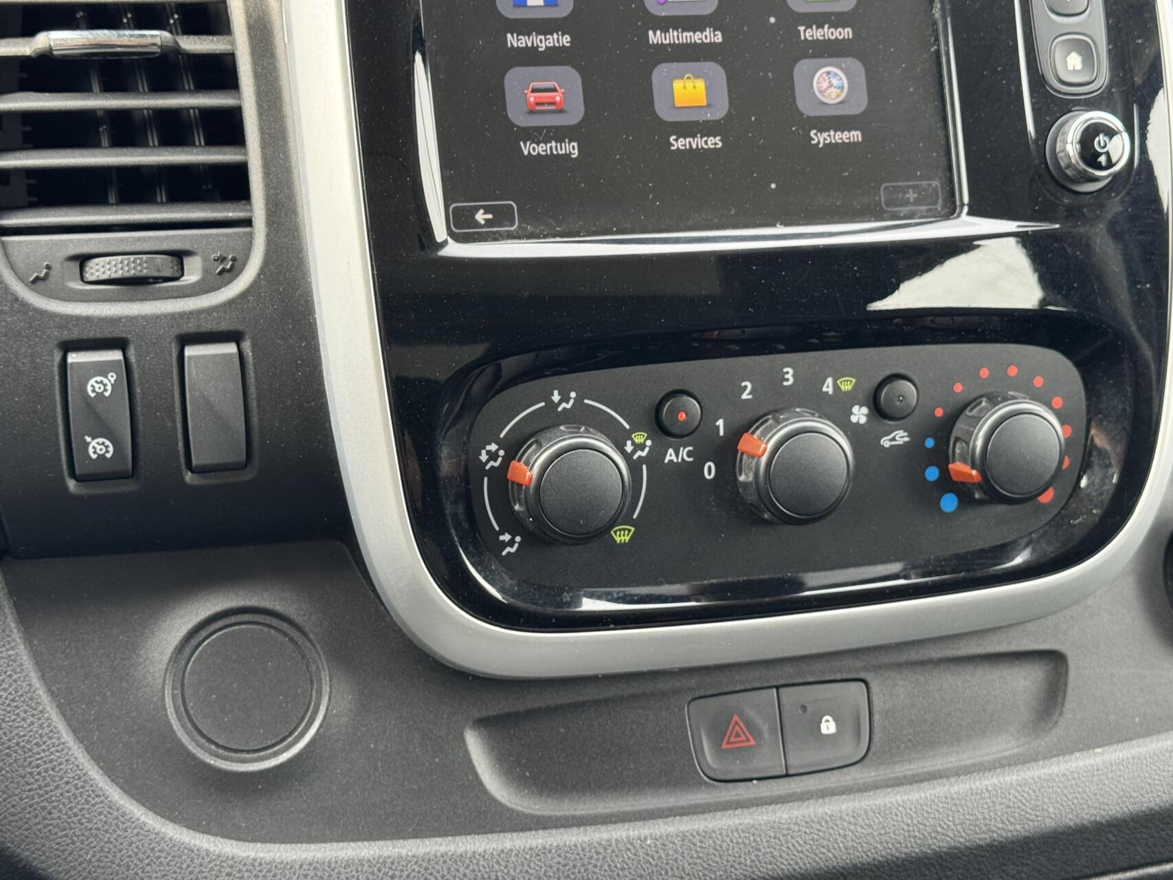 Foto van Opel Vivaro-b