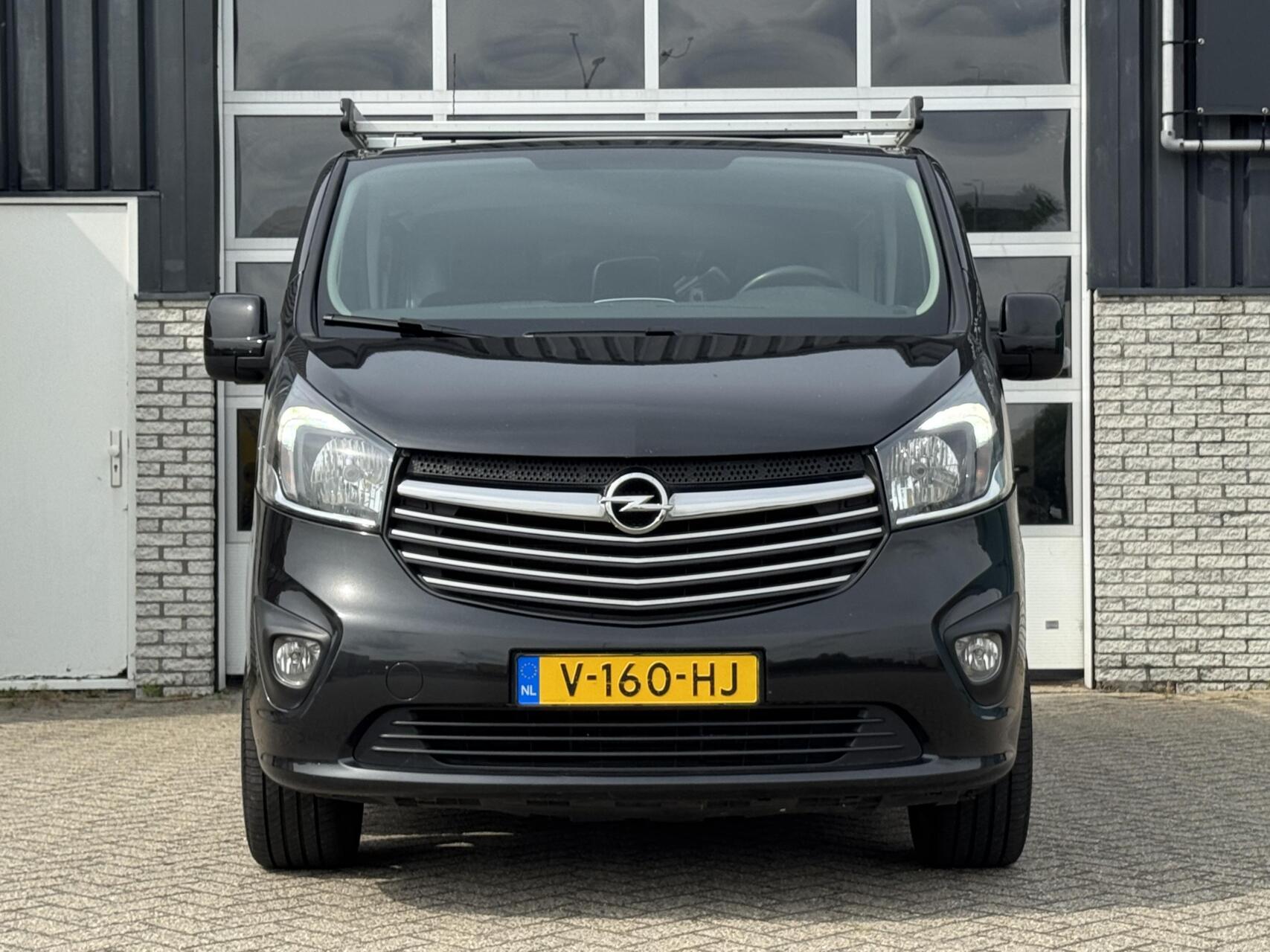Foto van Opel Vivaro-b