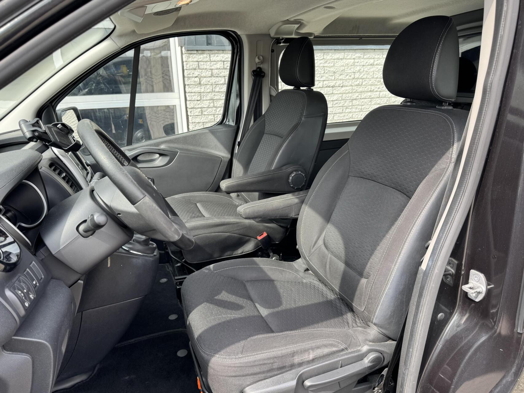 Foto van Opel Vivaro-b