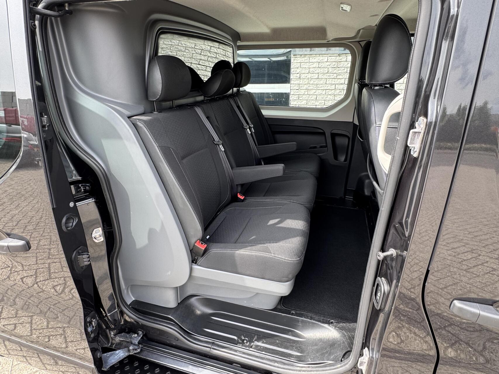 Foto van Opel Vivaro-b