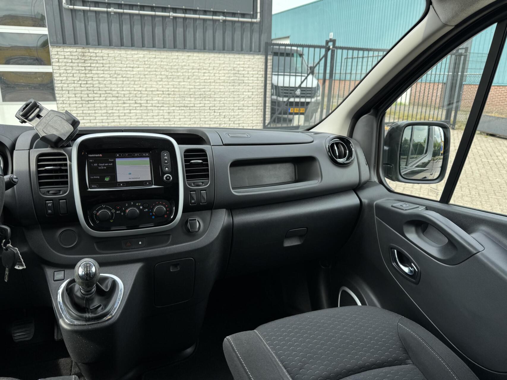 Foto van Opel Vivaro-b