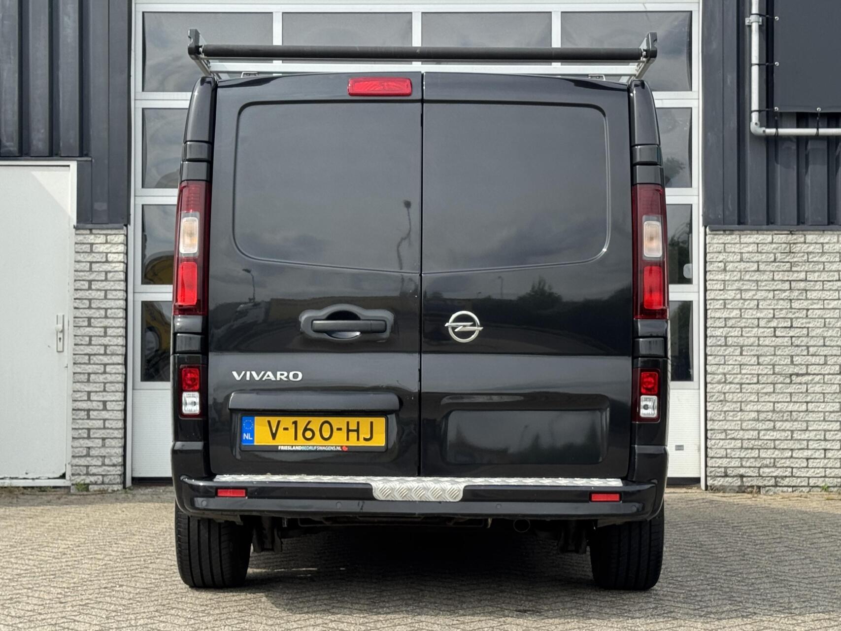 Foto van Opel Vivaro-b