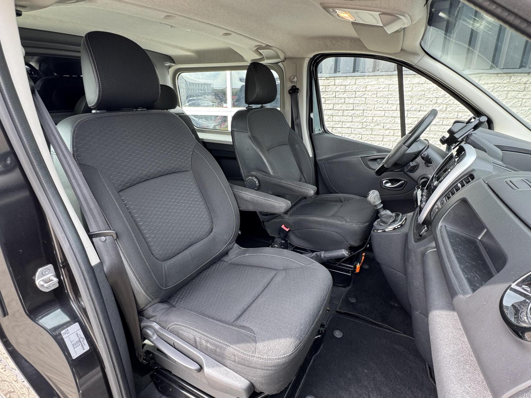 Foto van Opel Vivaro-b
