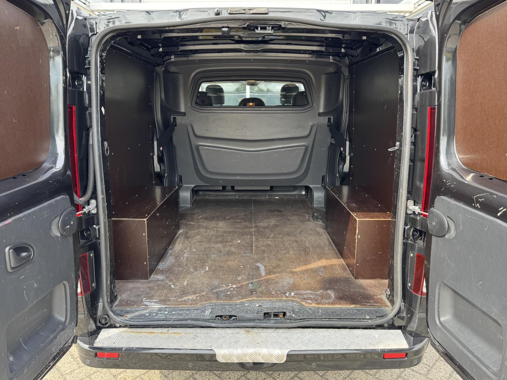 Foto van Opel Vivaro-b