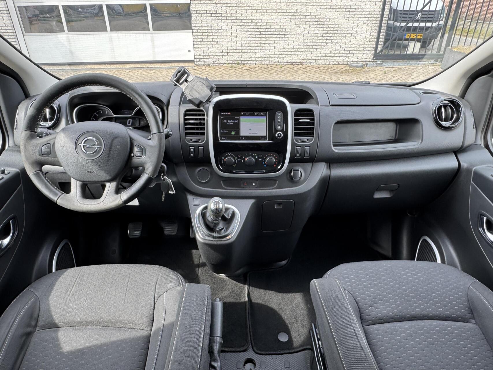 Foto van Opel Vivaro-b