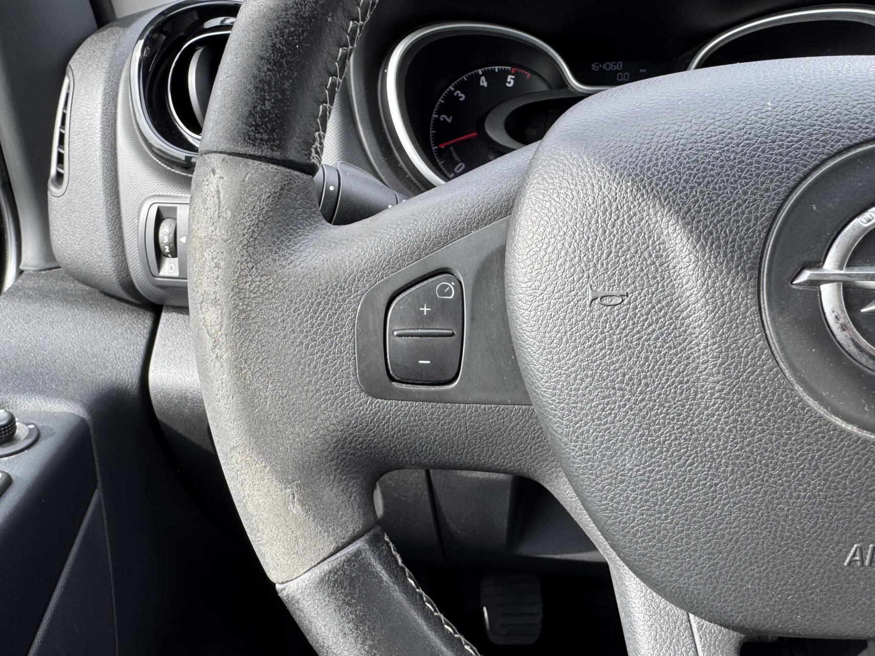 Foto van Opel Vivaro-b