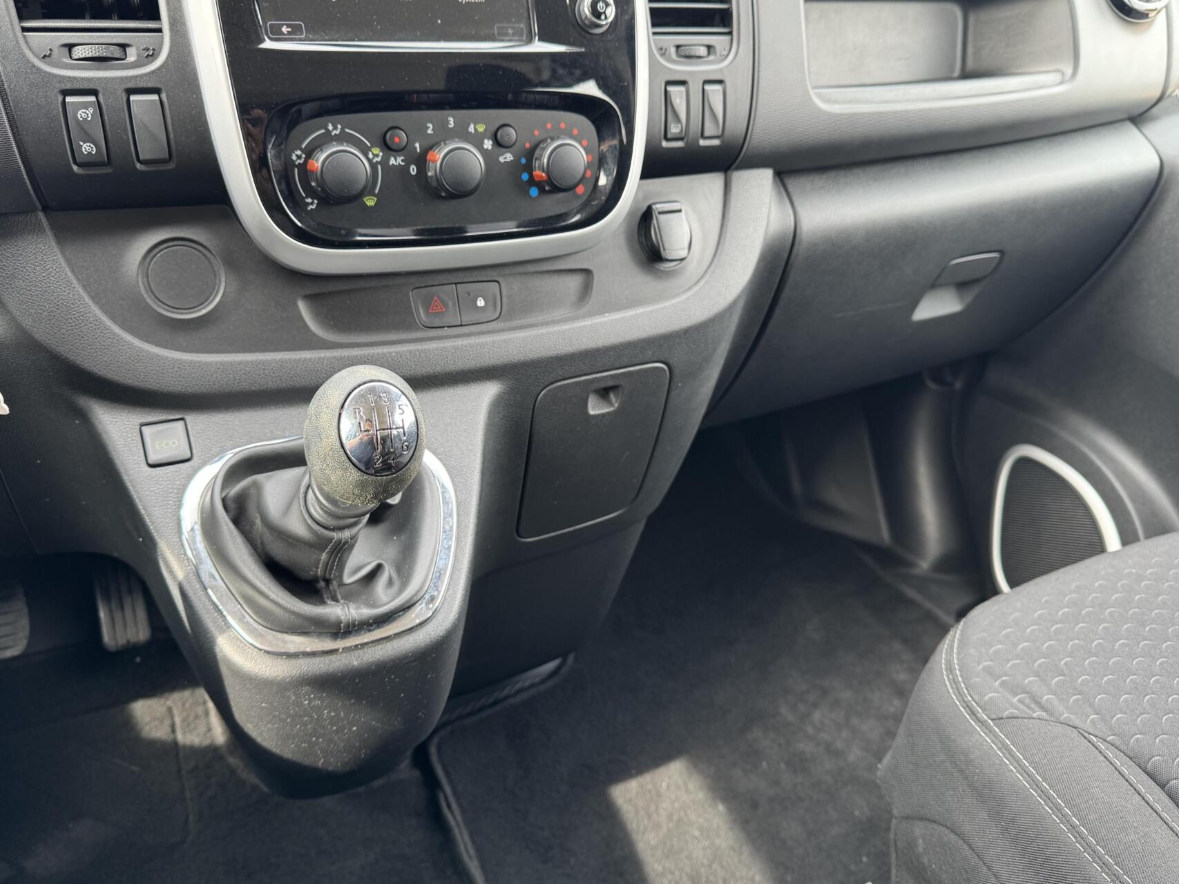 Foto van Opel Vivaro-b