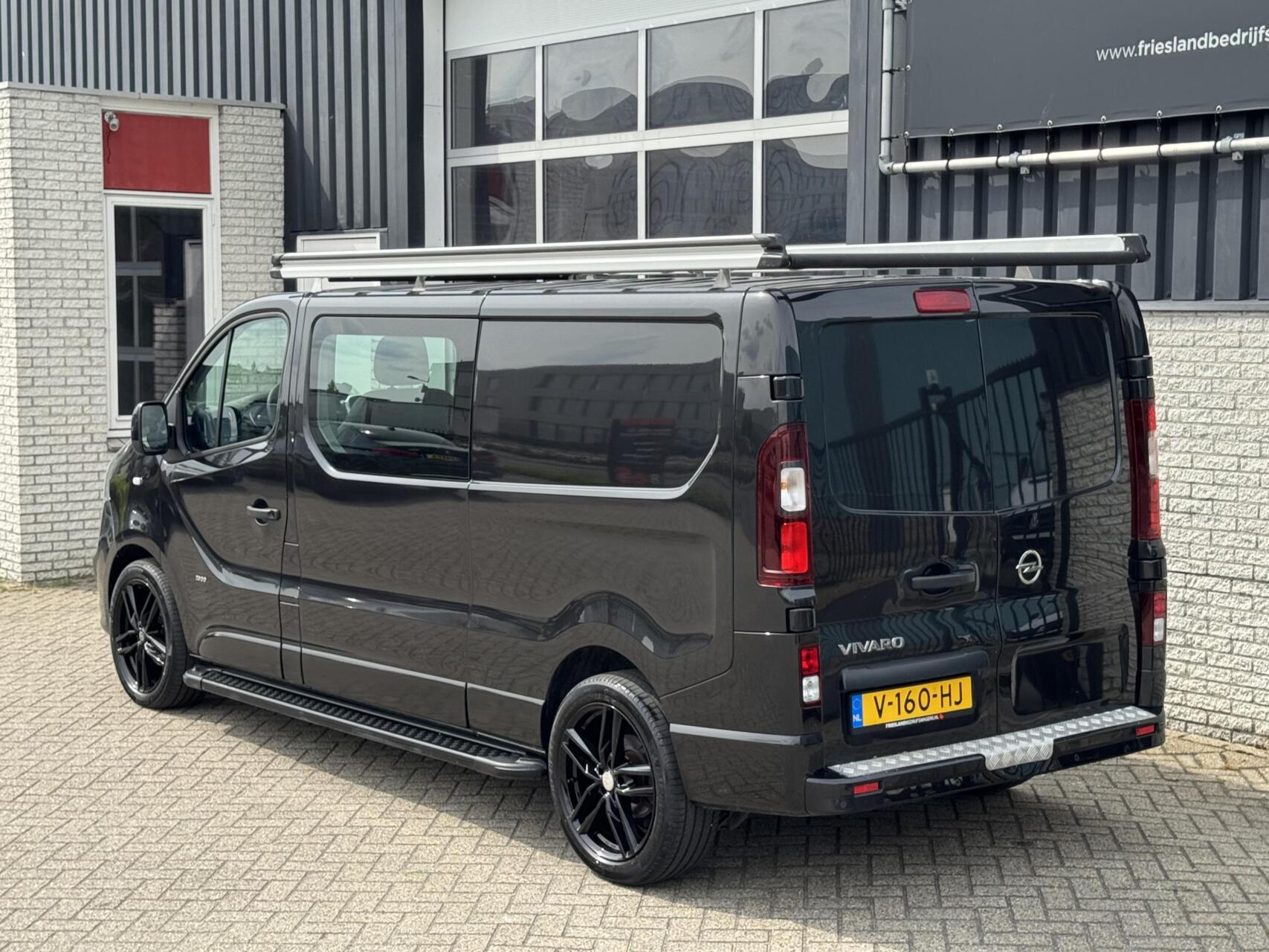 Foto van Opel Vivaro-b