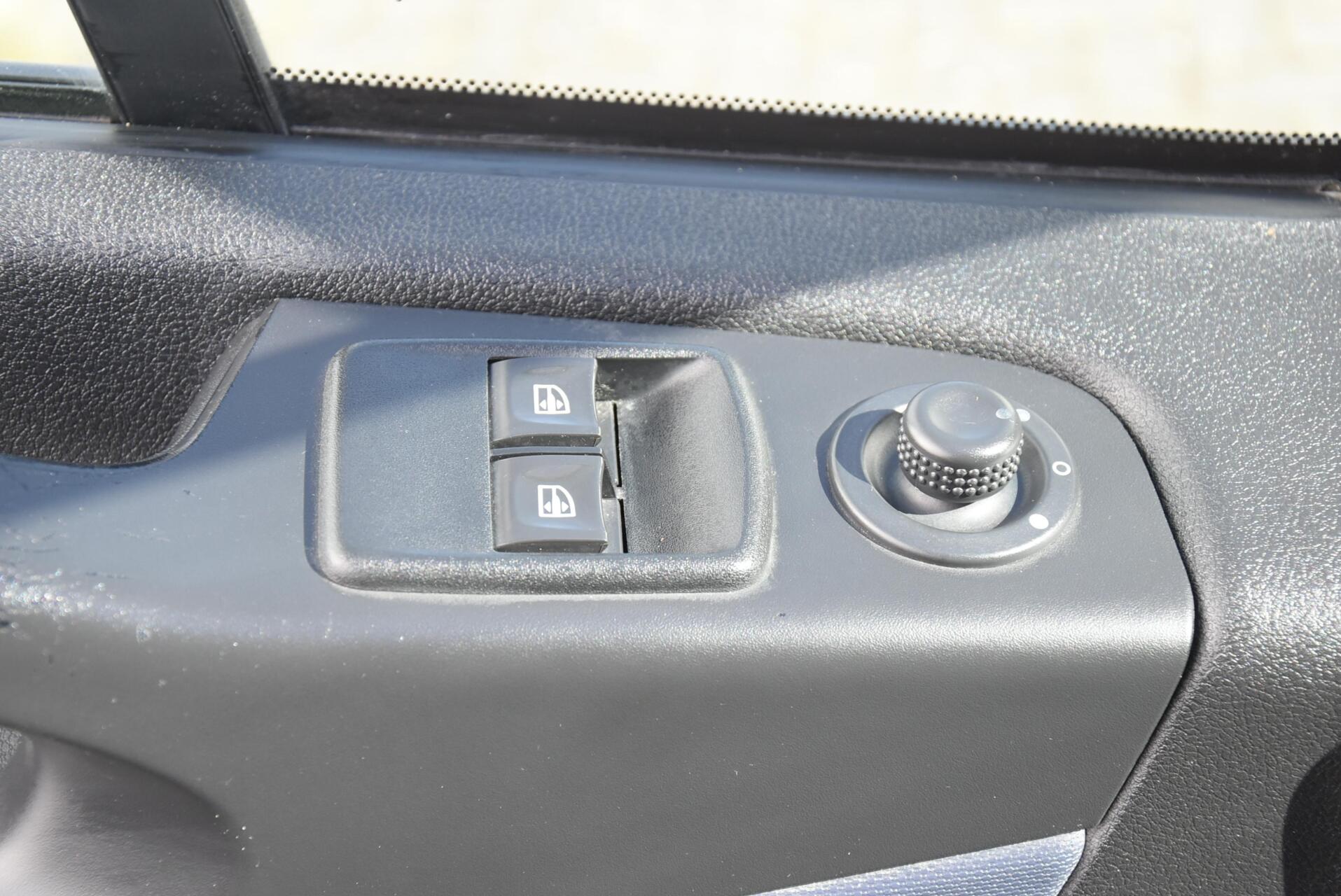 Foto van Opel Vivaro-b