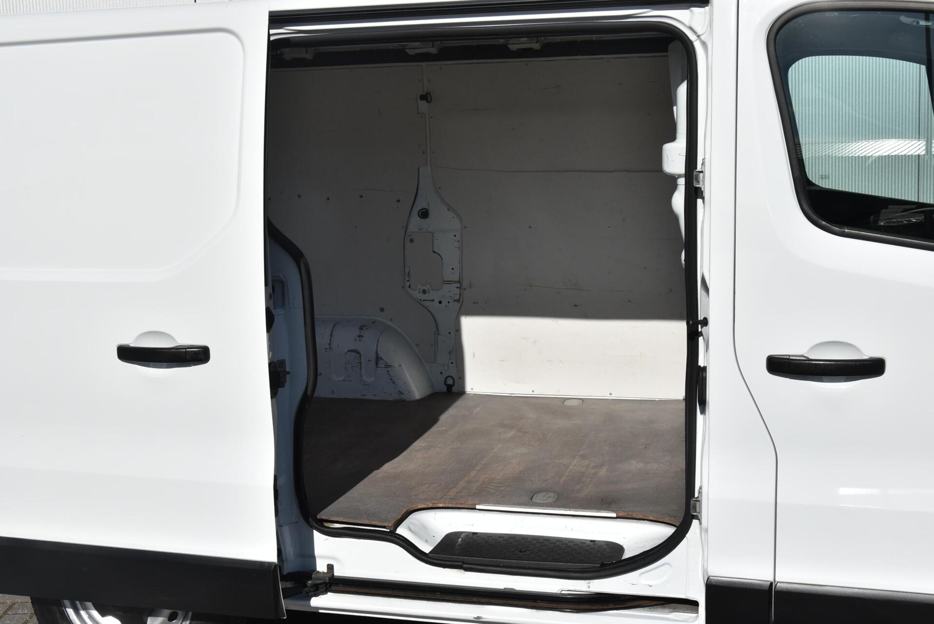Foto van Opel Vivaro-b