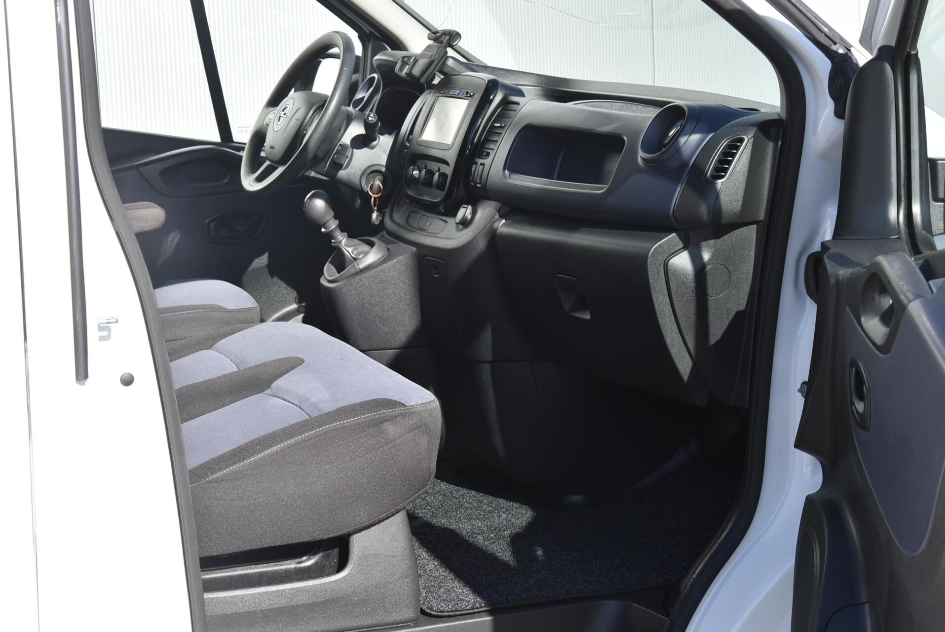 Foto van Opel Vivaro-b