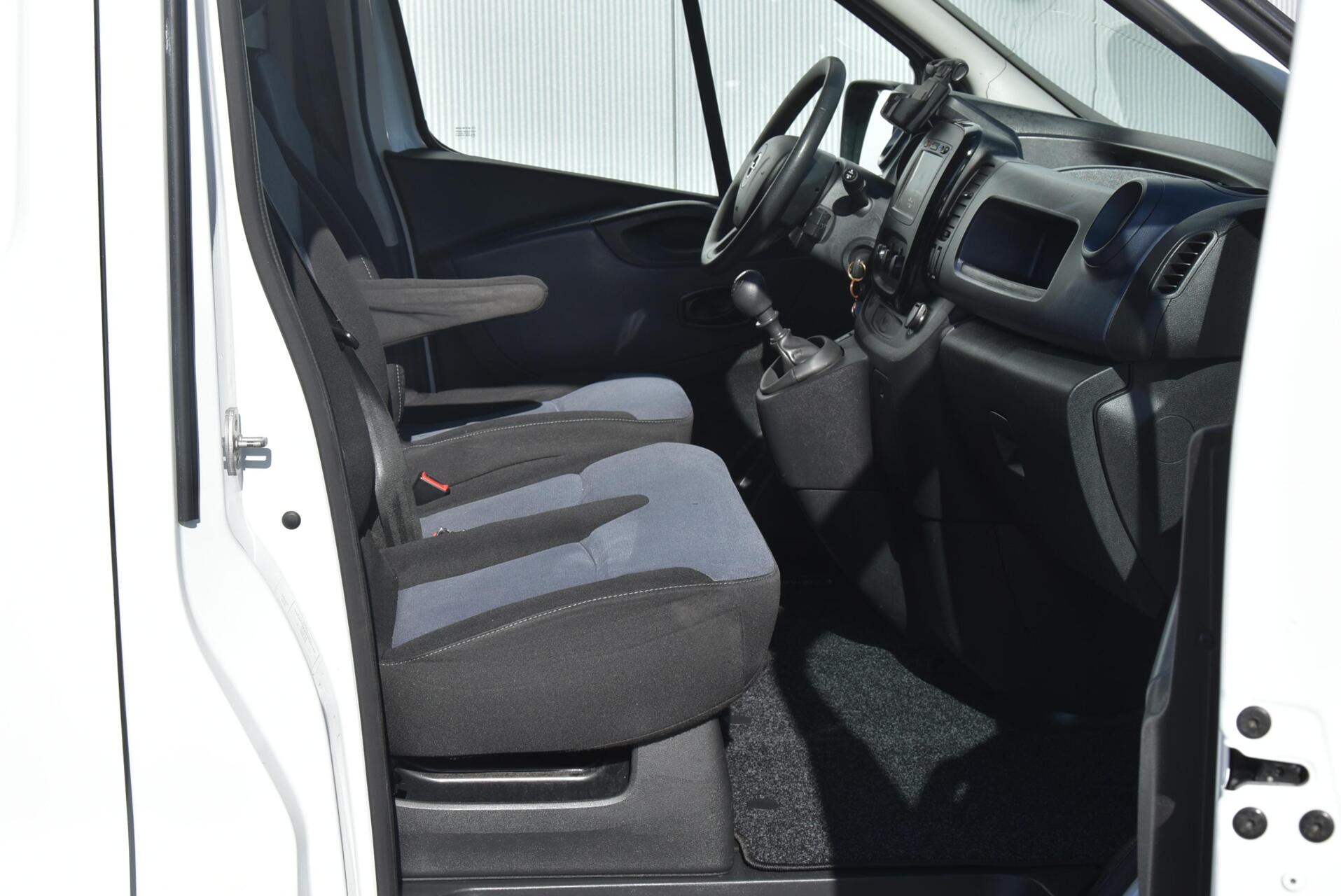 Foto van Opel Vivaro-b