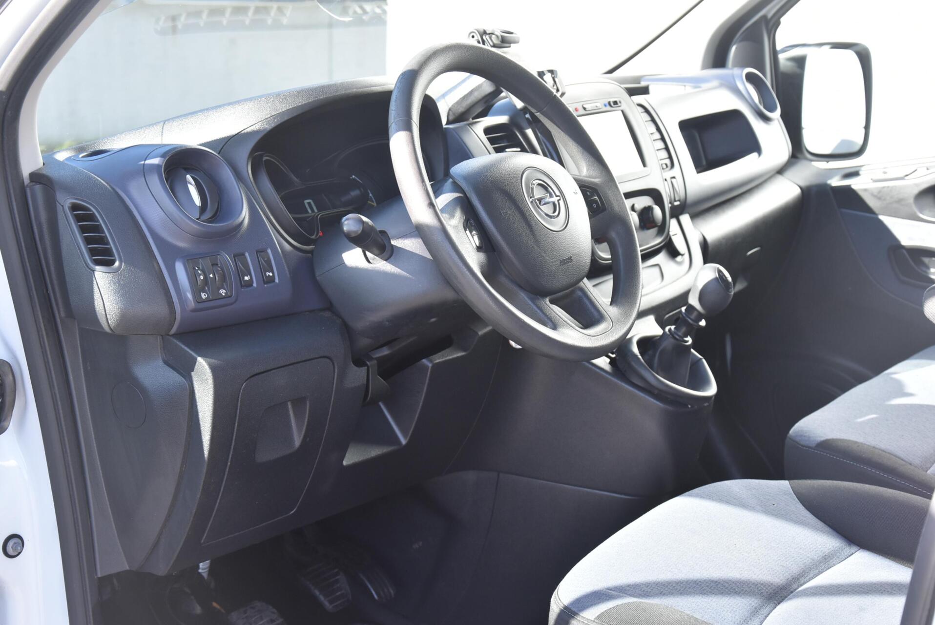 Foto van Opel Vivaro-b