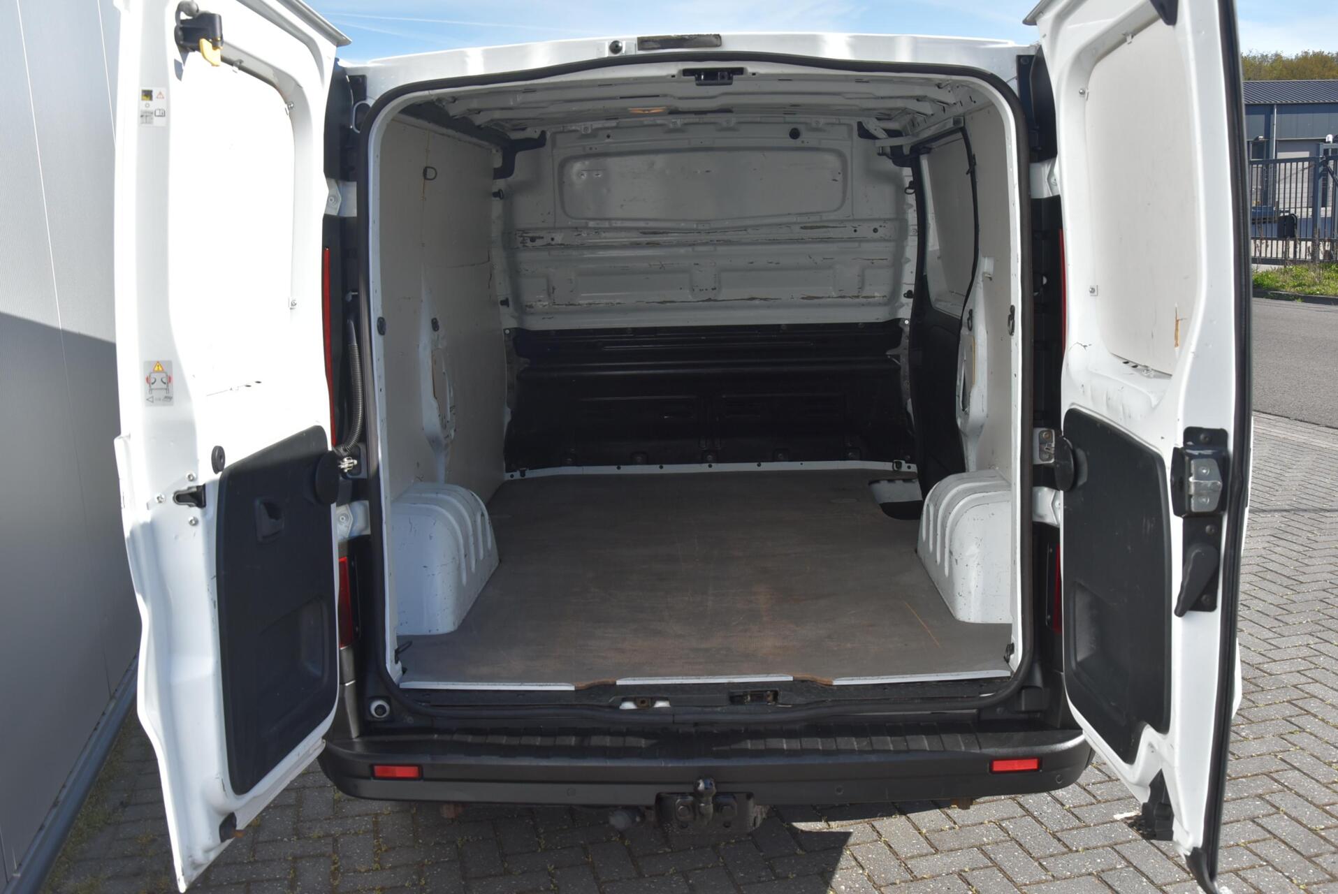 Foto van Opel Vivaro-b