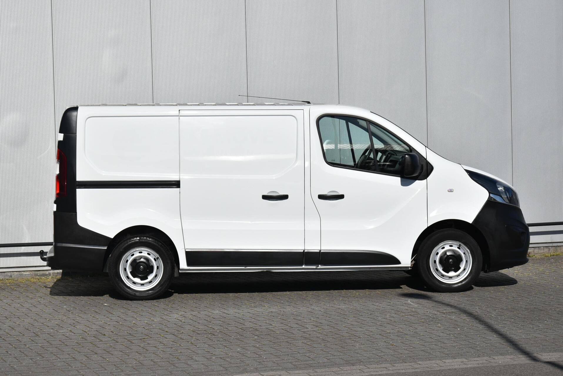 Foto van Opel Vivaro-b